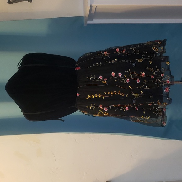 MOD Floral Embroidery mesh overlay Tie strap cami Summer Dress - Picture 4 of 10